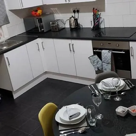 Classic In Leeds Near Roundhay Park Apartment *